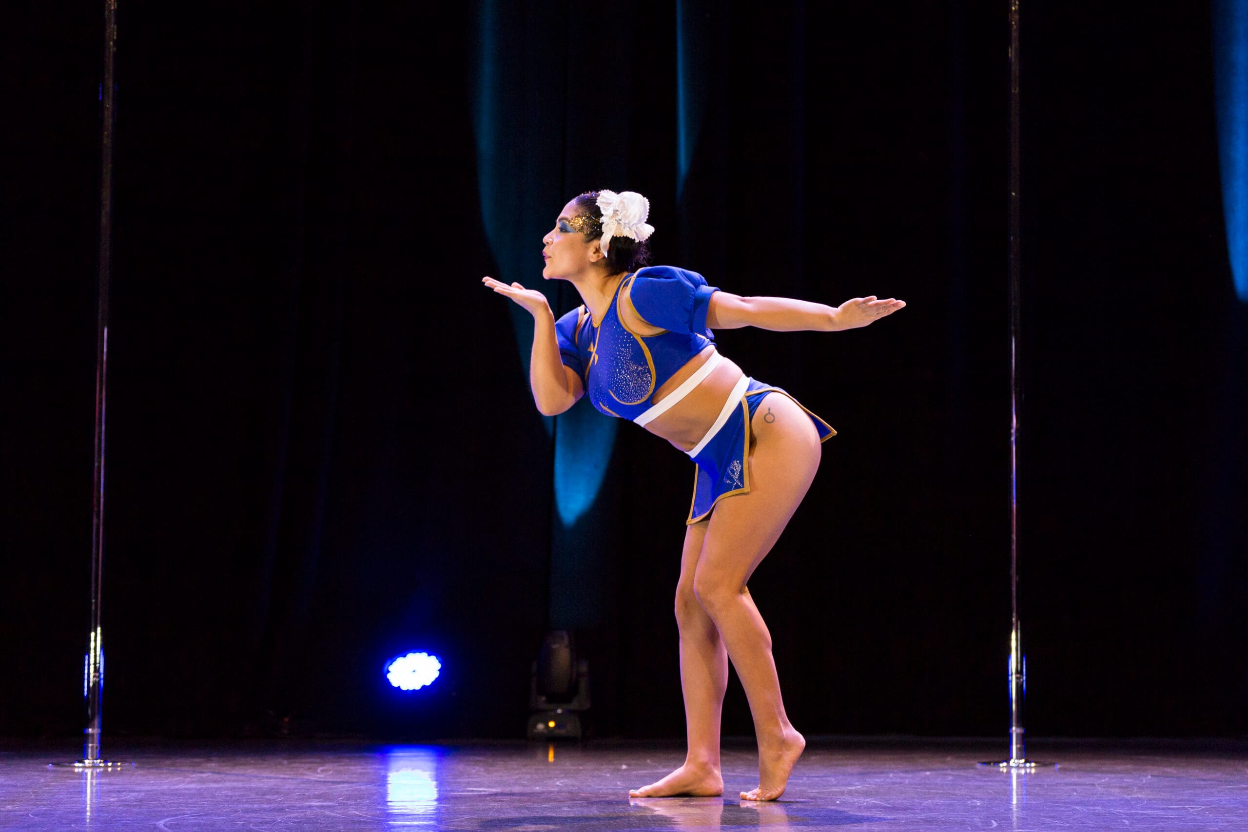 Vestuario a medida ONA Dance — escena